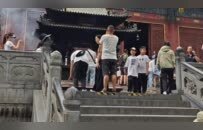实探少林寺：仍需购票且价格不变，卖香摊位已撤，仅剩几个在卖药膏